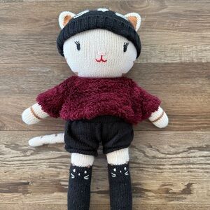 Red & Olive knit cat Sassy Cassy